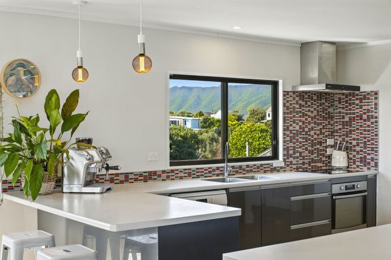 Photo of property in 42 Hicks Crescent, Waikanae Beach, Waikanae, 5036