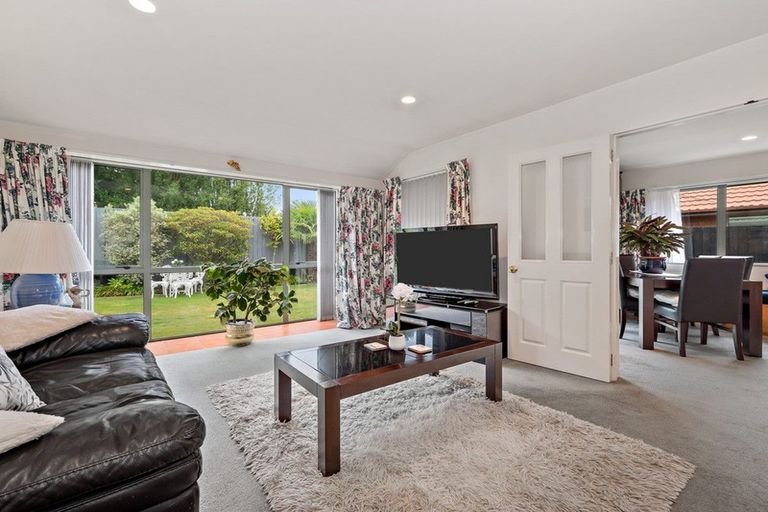 Photo of property in 25 Farquhars Road, Redwood, Christchurch, 8051