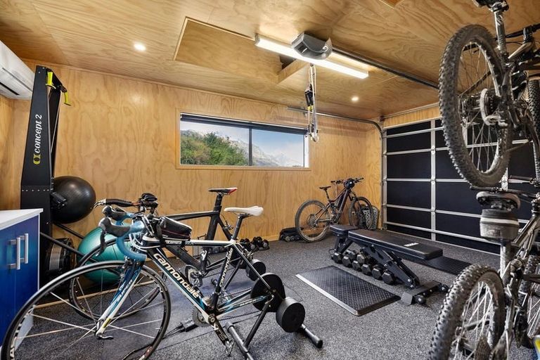 Photo of property in 23 Cedar Drive, Kelvin Heights, Queenstown, 9300