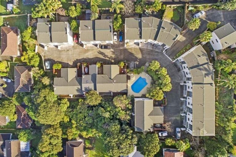 Photo of property in 10/69 Target Road, Totara Vale, Auckland, 0629