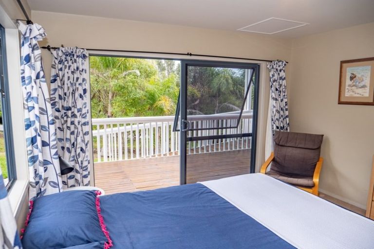 Photo of property in 44 Heretaunga Crescent, Cable Bay, 0420