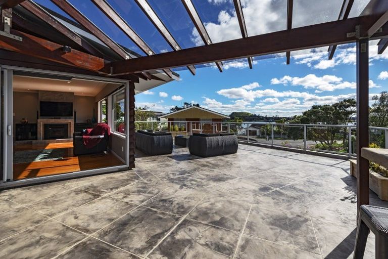 Photo of property in 28 Treeway, Sunnyhills, Auckland, 2010