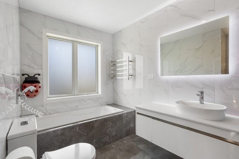 Photo of property in 11 Toanui Road, Hobsonville, Auckland, 0616