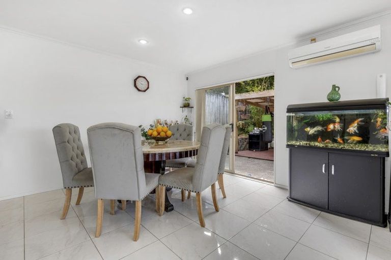 Photo of property in 3 Fairchild Avenue, Goodwood Heights, Auckland, 2105