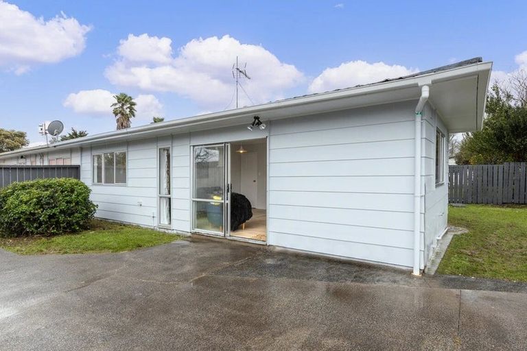 Photo of property in 2/6 Bingara Place, Favona, Auckland, 2024