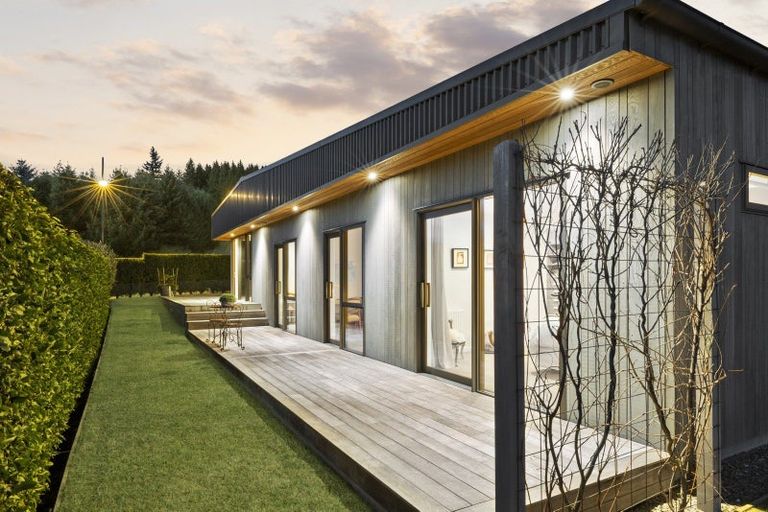 Photo of property in 35 Kirimoko Crescent, Wanaka, 9305