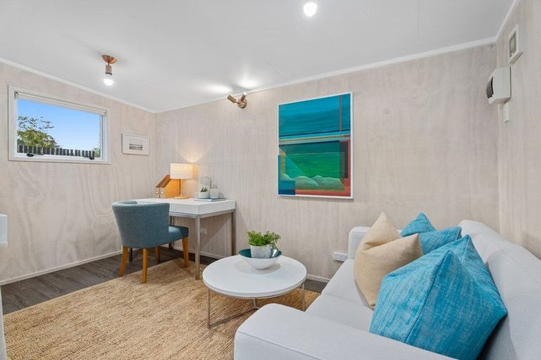 Photo of property in 72 Kiwitea Street, Sandringham, Auckland, 1041