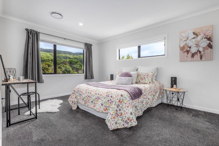 Photo of property in 1a Te Reinga View, Tawa, Wellington, 5028