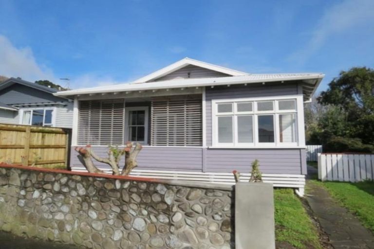 Photo of property in 62 Morley Street, New Plymouth, 4310