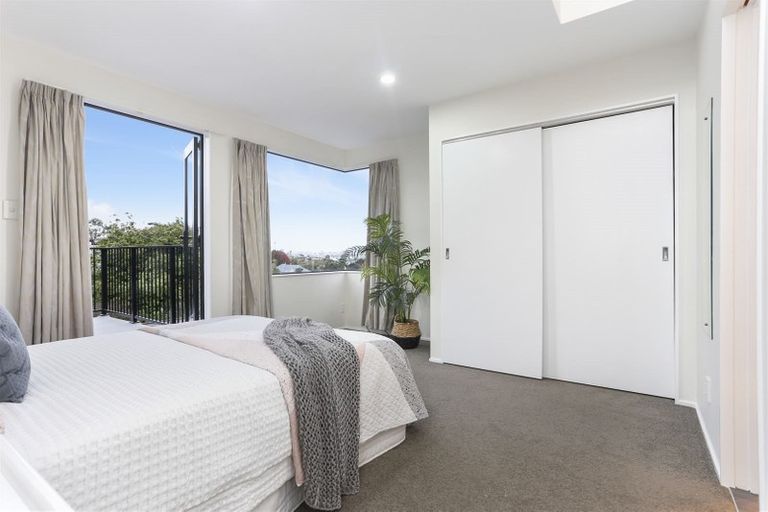 Photo of property in 2/20a Rawene Road, Birkenhead, Auckland, 0626
