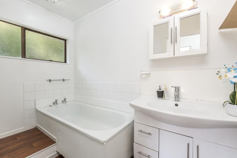 Photo of property in 1/21 Gloaming Place, Conifer Grove, Takanini, 2112