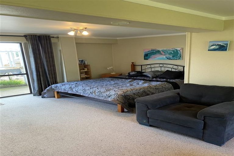 Photo of property in 3 Taihiki Road, Clarks Beach, 2122