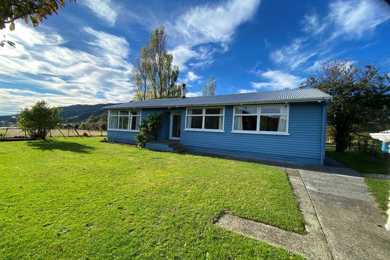 Photo of property in 224 Waikawa Road, Waikawa, Picton, 7220