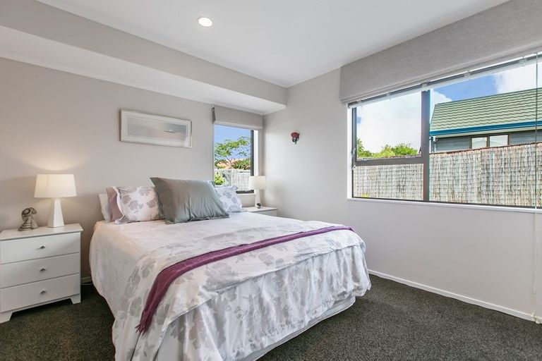 Photo of property in 4 Woodview Rise, Botany Downs, Auckland, 2010
