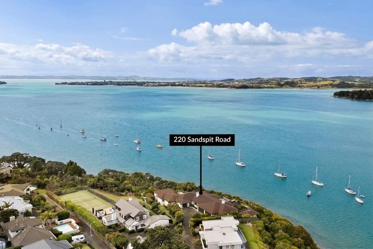 Photo of property in 220 Sandspit Road, Shelly Park, Auckland, 2014