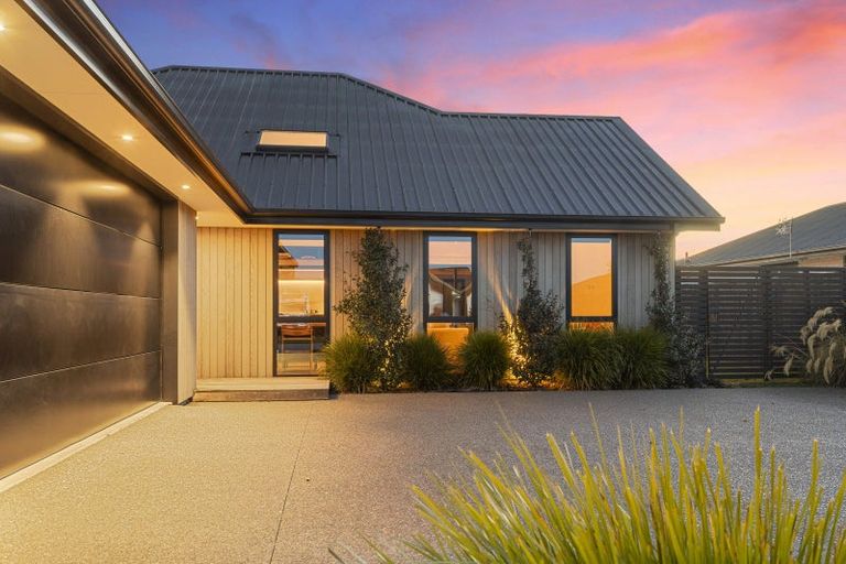 Photo of property in 16 Valour Drive, Rangiora, 7400