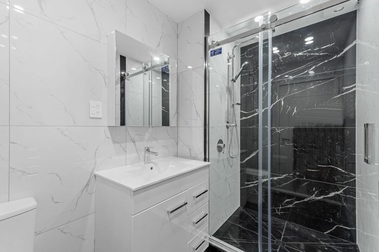 Photo of property in Alpha Apartments, 602/17 Vogel Lane, Auckland Central, Auckland, 1010
