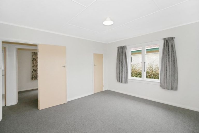 Photo of property in 34 Tarahua Road, Vogeltown, New Plymouth, 4310
