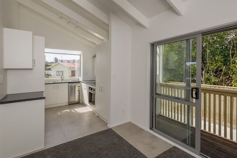 Photo of property in 76 Queens Road, Waikanae Beach, Waikanae, 5036