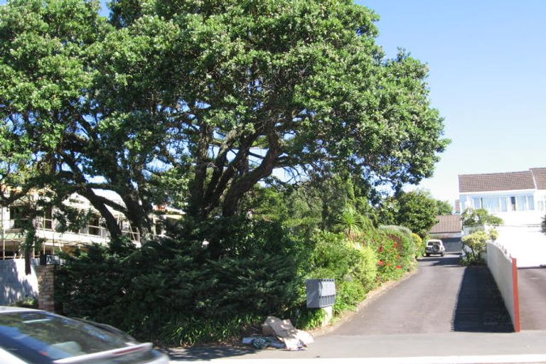 Photo of property in 2/74 Kitchener Road, Milford, Auckland, 0620