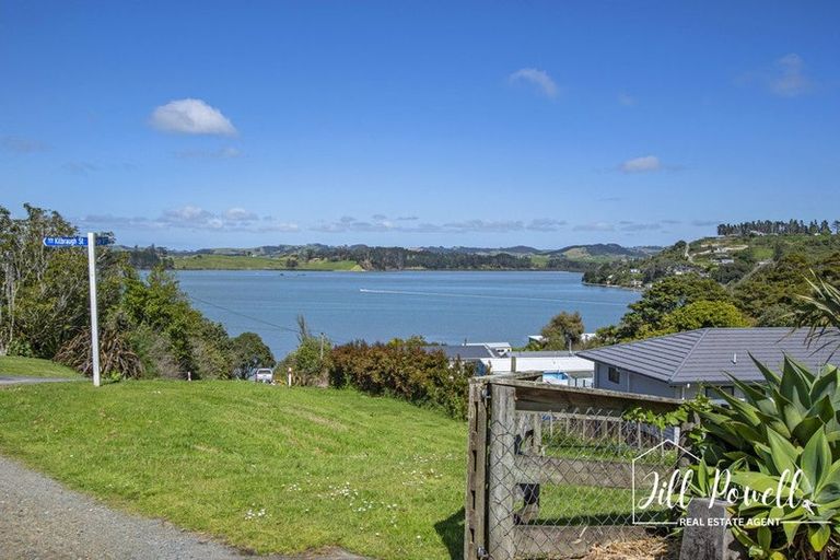 Photo of property in 36 Kilbraugh Street, Whakapirau, Maungaturoto, 0583