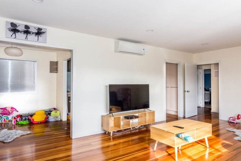 Photo of property in 16a Karamu Street, Te Atatu Peninsula, Auckland, 0610