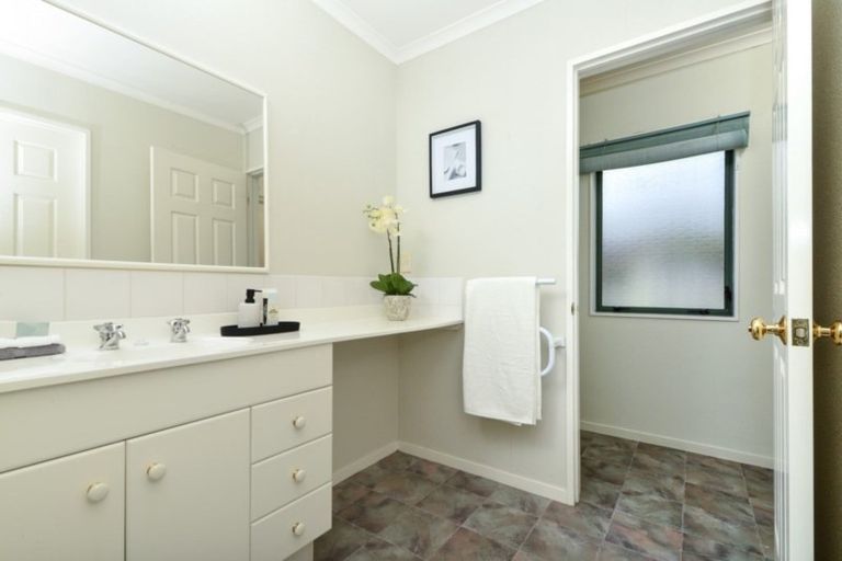 Photo of property in 1 Castlewold Place, Huntington, Hamilton, 3210