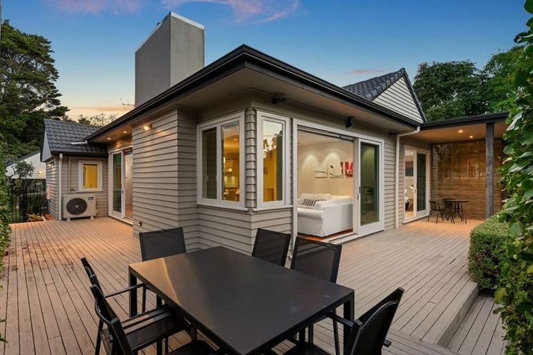 Photo of property in 145 Shakespeare Road, Milford, Auckland, 0620