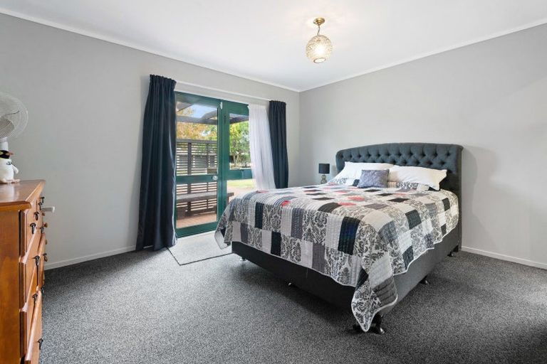 Photo of property in 21 Capricorn Place, Kawaha Point, Rotorua, 3010