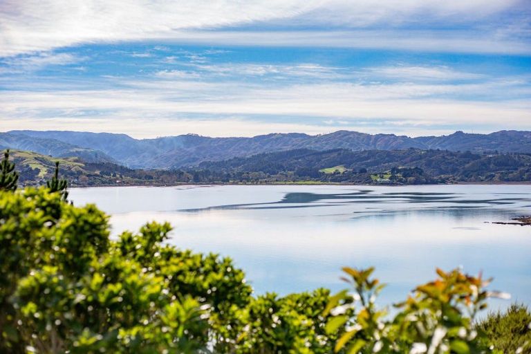 Photo of property in 11 Spinnaker Drive, Whitby, Porirua, 5024