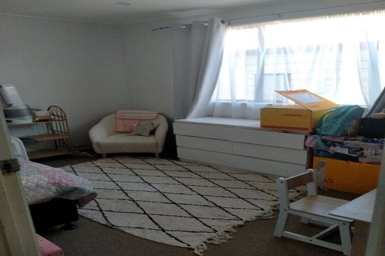 Photo of property in 42 Hassan Drive, Massey, Auckland, 0614