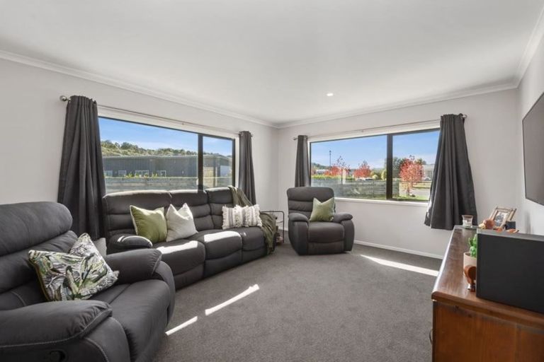 Photo of property in 27 Pukeko Way, Kinloch, Taupo, 3377