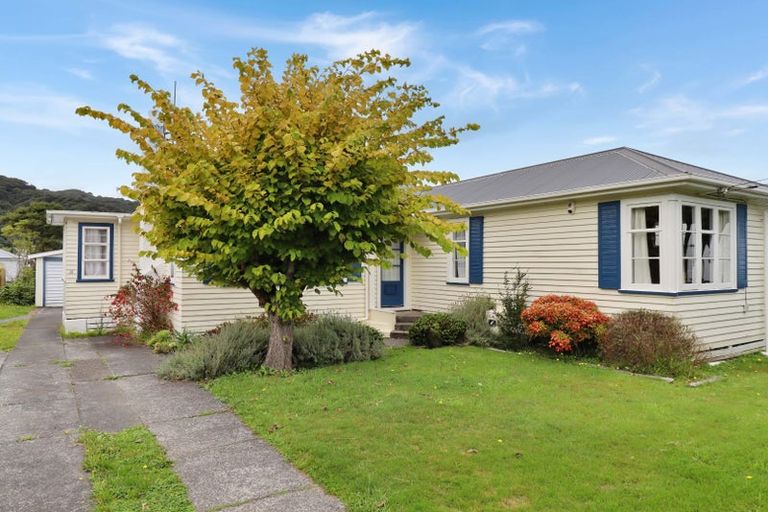 Photo of property in 18 Fitzherbert Road, Wainuiomata, Lower Hutt, 5014