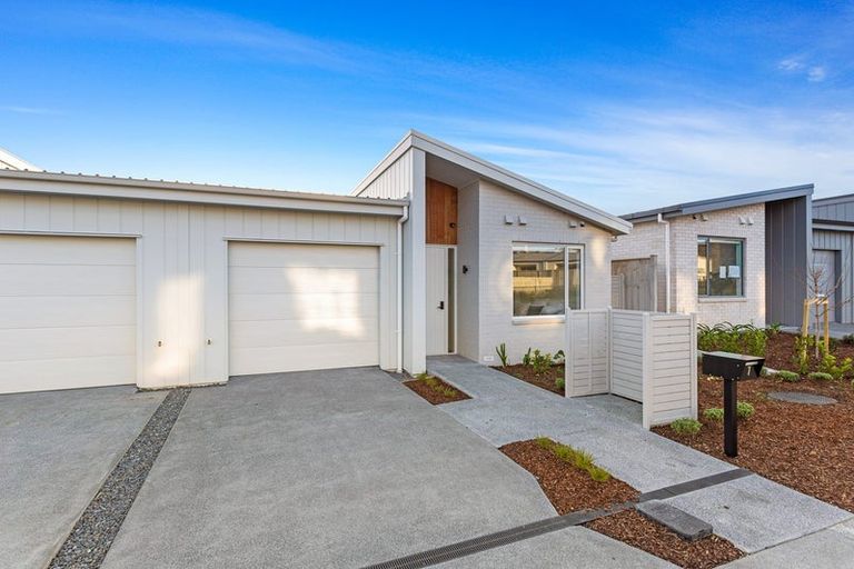 Photo of property in 6 Te Awapu Crescent, Takanini, 2112