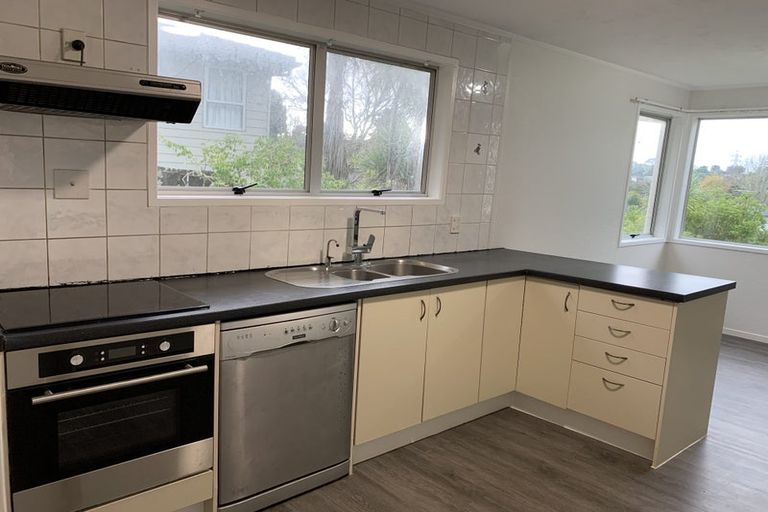 Photo of property in 14 Kilcar Place, Massey, Auckland, 0614