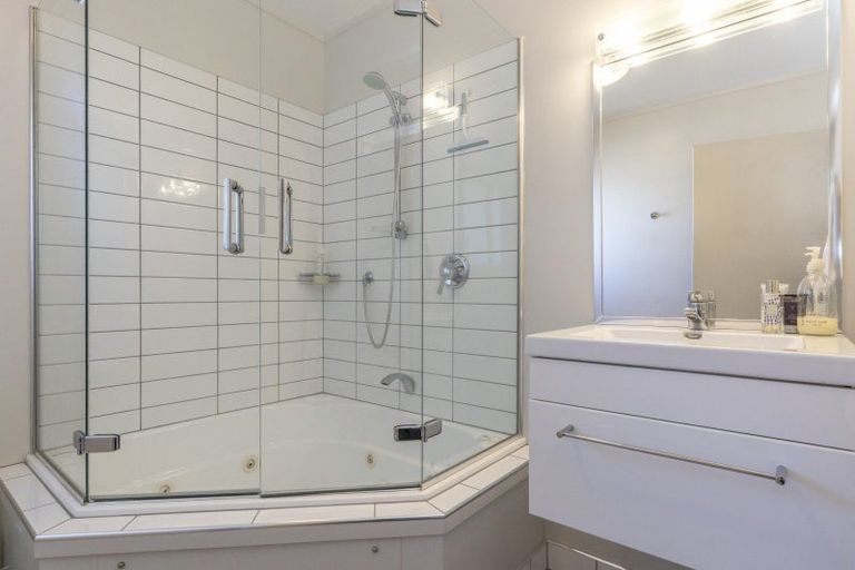 Photo of property in 3 Te Hepera Street, Waipahihi, Taupo, 3330