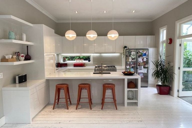 Photo of property in 48 Derwent Street, Island Bay, Wellington, 6023