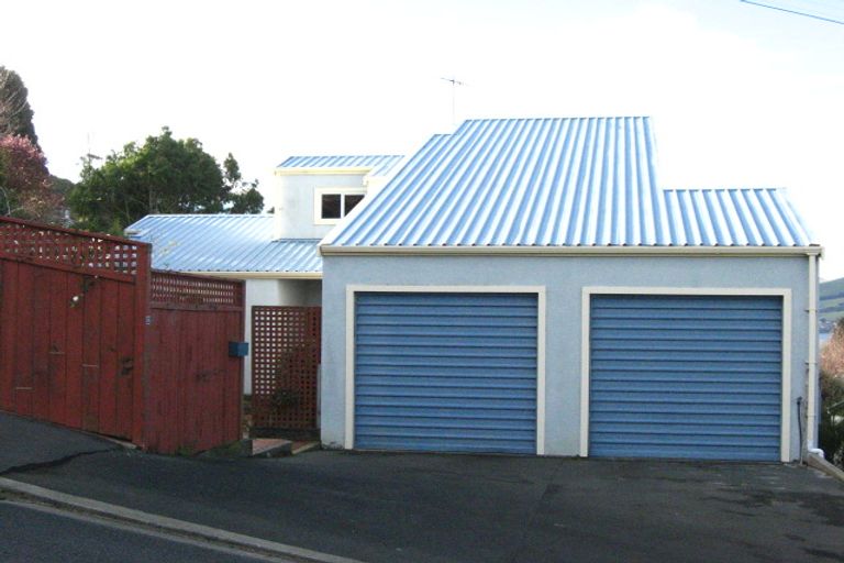 Photo of property in 22 Athol Place, Ravensbourne, Dunedin, 9022