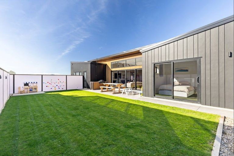 Photo of property in 7 Edenmore Terrace, Fitzherbert, Palmerston North, 4410