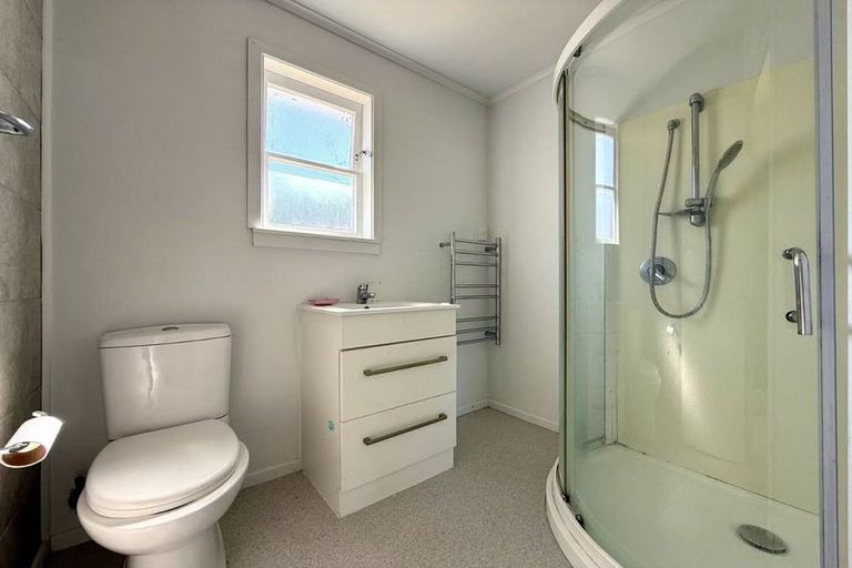 Photo of property in 23 Lauderdale Road, Birkdale, Auckland, 0626