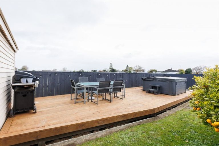 Photo of property in 10 Peters Avenue, Cloverlea, Palmerston North, 4412