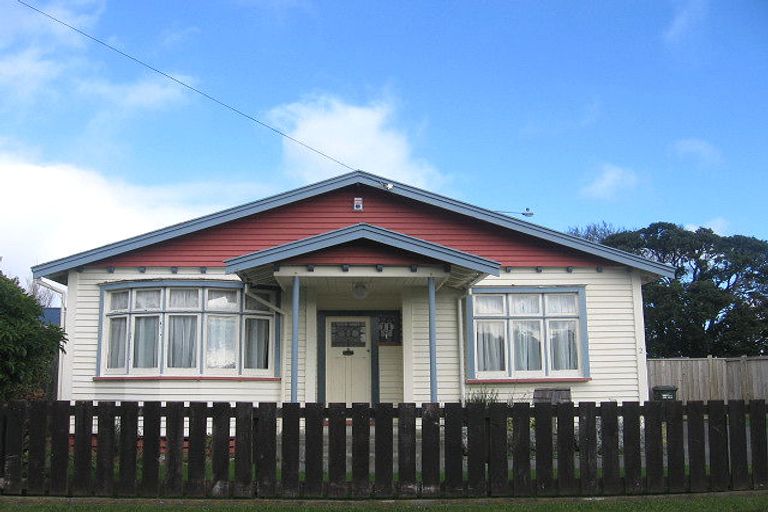 Photo of property in 2 Heath Grove, Waiwhetu, Lower Hutt, 5010