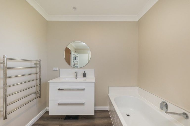 Photo of property in 8 Wedgwood Grove, Highbury, Palmerston North, 4412