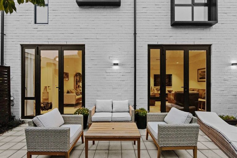Photo of property in 10/243 Cambridge Terrace, Christchurch Central, Christchurch, 8013
