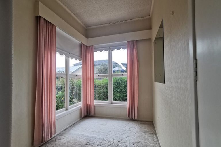 Photo of property in 32 Woodford Avenue, Henderson, Auckland, 0610