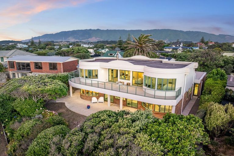 Photo of property in 69 Field Way, Waikanae Beach, Waikanae, 5036