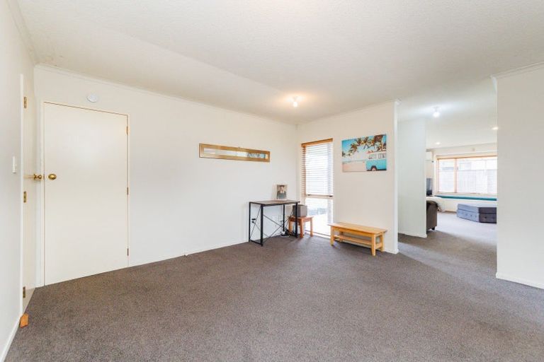 Photo of property in 119 John F Kennedy Drive, Milson, Palmerston North, 4414