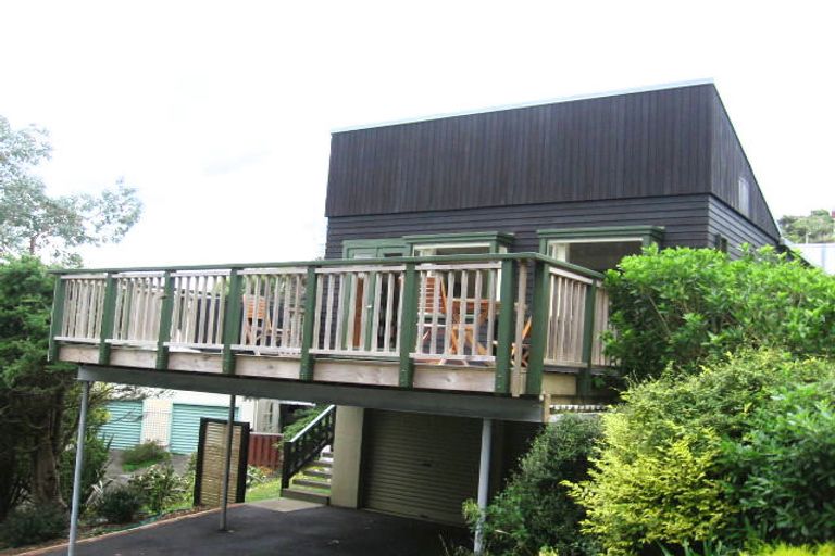 Photo of property in 8 Kamla Way, Khandallah, Wellington, 6035