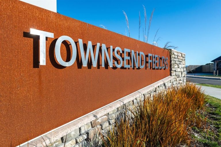 Photo of property in 9 Angus Place, Rangiora, 7400