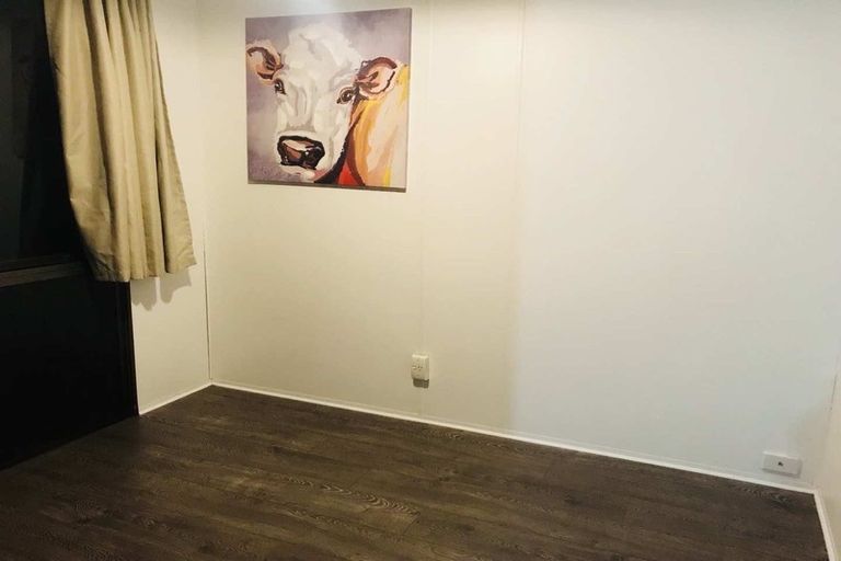 Photo of property in 2/520 Beach Road, Murrays Bay, Auckland, 0630